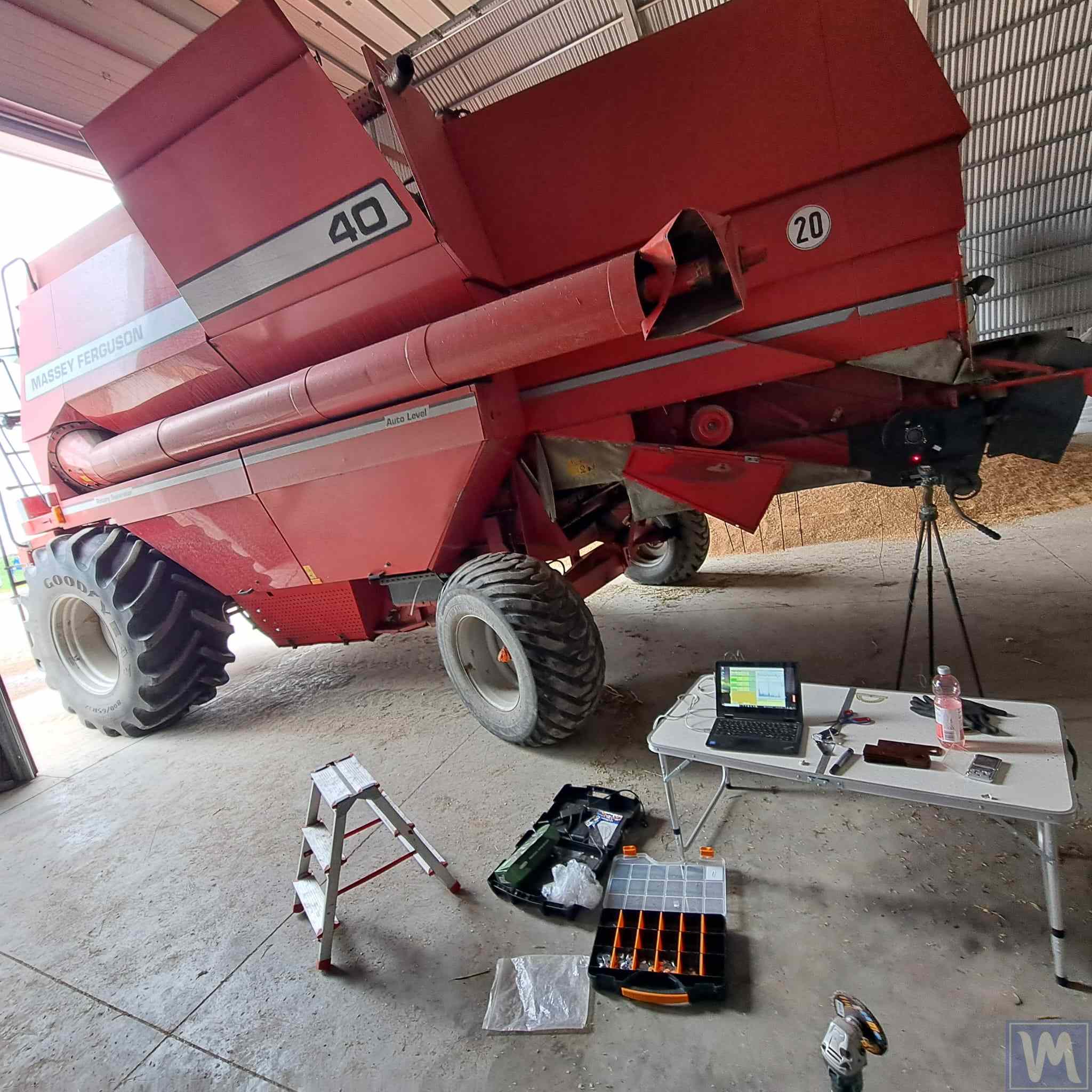 Uravnoteženje rotorja kombajna Massey Ferguson na mestu z opremo Vibromera