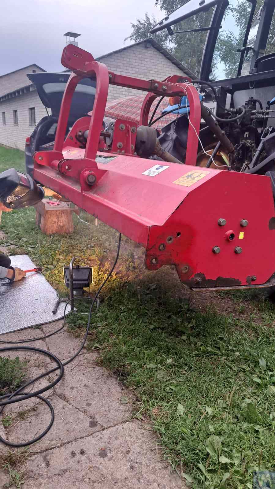 Inženir Vibromera med uravnoteženjem mulčerja